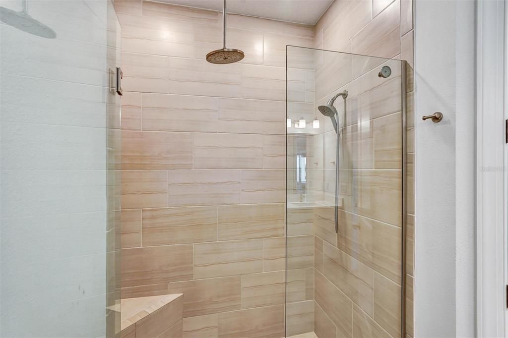 En Venta: $899,900 (3 camas, 2 baños, 1920 Pies cuadrados)