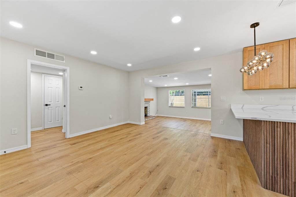 Activo con contrato: $399,999 (3 camas, 2 baños, 1526 Pies cuadrados)
