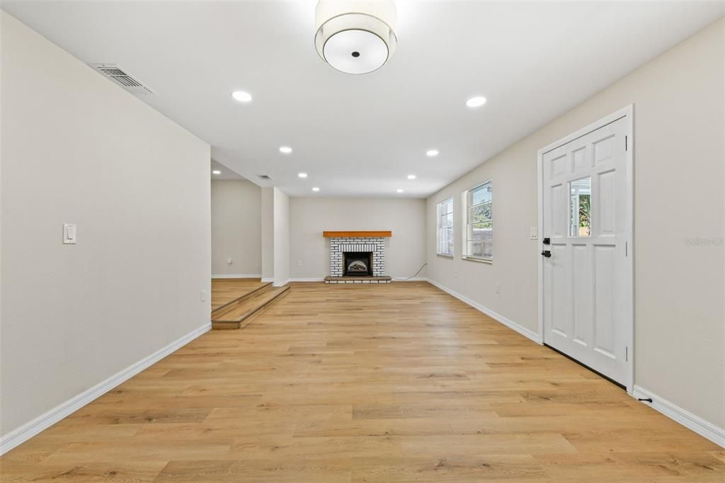 Activo con contrato: $399,999 (3 camas, 2 baños, 1526 Pies cuadrados)
