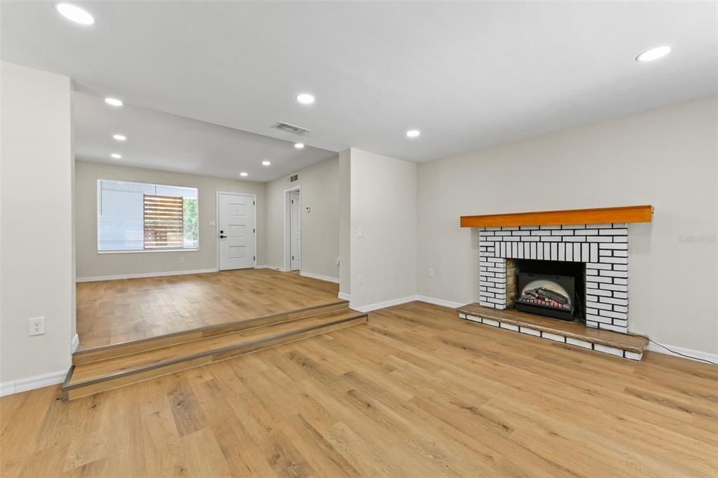 Activo con contrato: $399,999 (3 camas, 2 baños, 1526 Pies cuadrados)