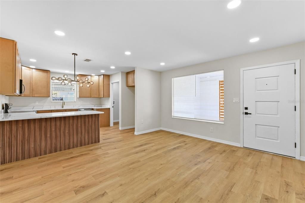 Activo con contrato: $399,999 (3 camas, 2 baños, 1526 Pies cuadrados)