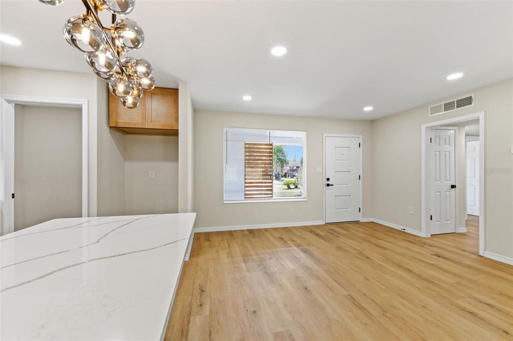 Activo con contrato: $399,999 (3 camas, 2 baños, 1526 Pies cuadrados)