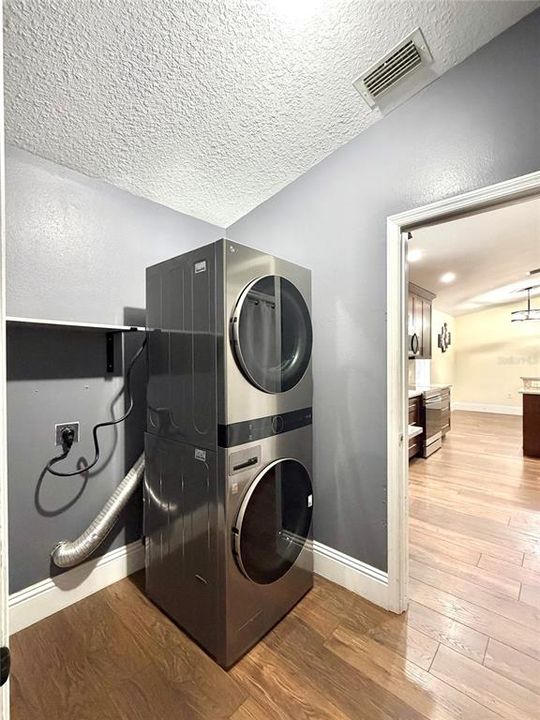 For Sale: $359,000 (3 beds, 2 baths, 1504 Square Feet)