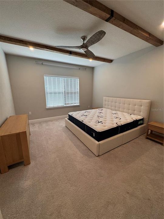 En Venta: $429,000 (4 camas, 2 baños, 2404 Pies cuadrados)