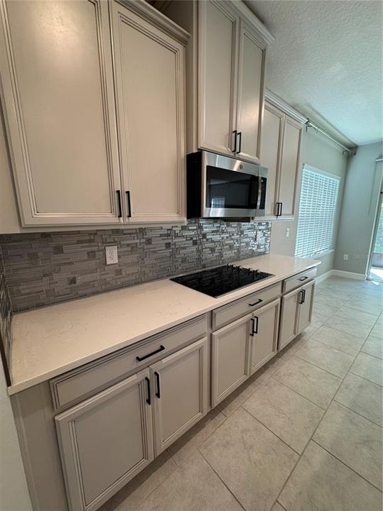 En Venta: $429,000 (4 camas, 2 baños, 2404 Pies cuadrados)
