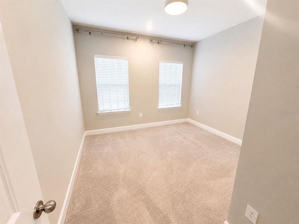 En Venta: $429,000 (4 camas, 2 baños, 2404 Pies cuadrados)
