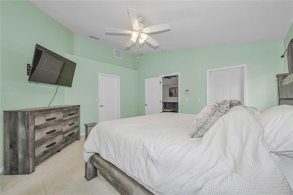 For Sale: $329,000 (4 beds, 2 baths, 2003 Square Feet)