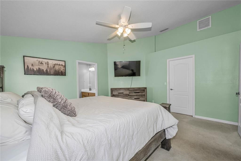 For Sale: $329,000 (4 beds, 2 baths, 2003 Square Feet)