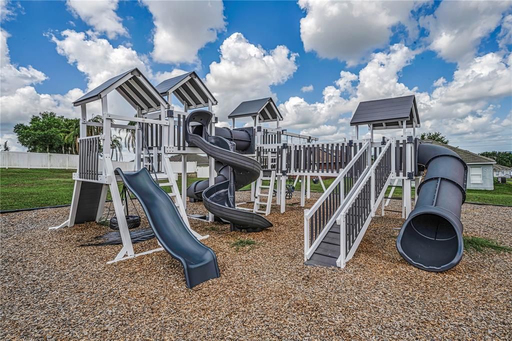 For Sale: $329,000 (4 beds, 2 baths, 2003 Square Feet)