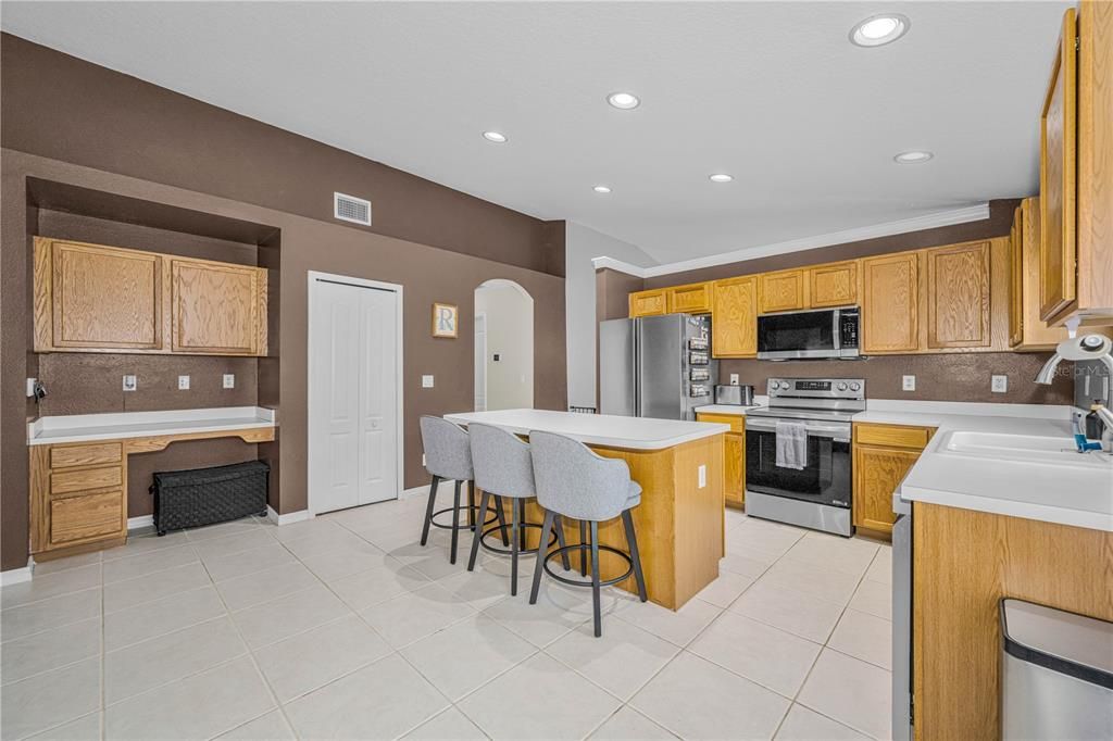 For Sale: $329,000 (4 beds, 2 baths, 2003 Square Feet)