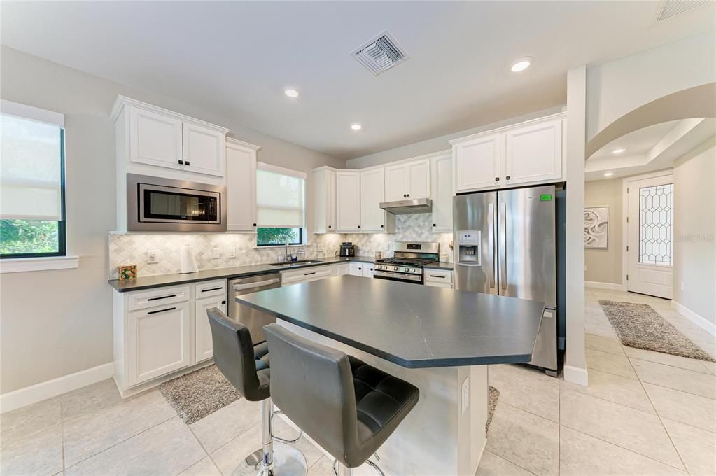 For Sale: $475,000 (2 beds, 2 baths, 1574 Square Feet)