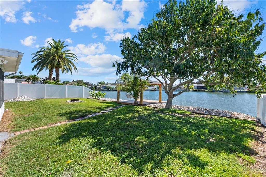 For Sale: $265,000 (2 beds, 2 baths, 1371 Square Feet)
