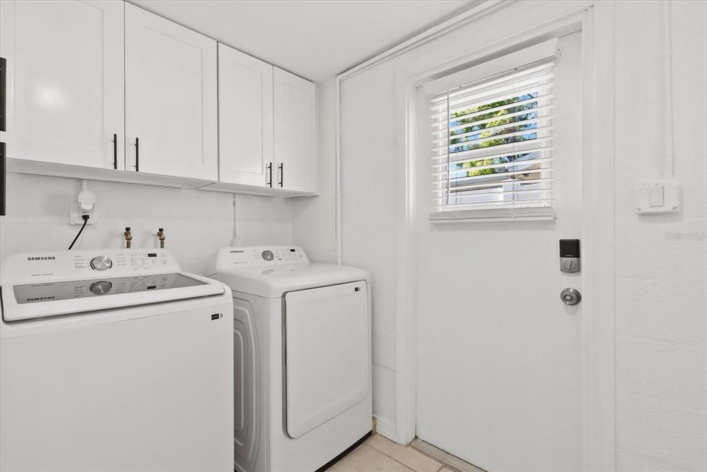 For Sale: $265,000 (2 beds, 2 baths, 1371 Square Feet)