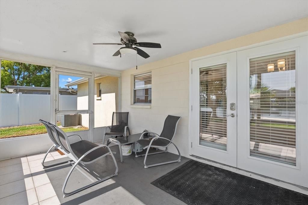 For Sale: $265,000 (2 beds, 2 baths, 1371 Square Feet)