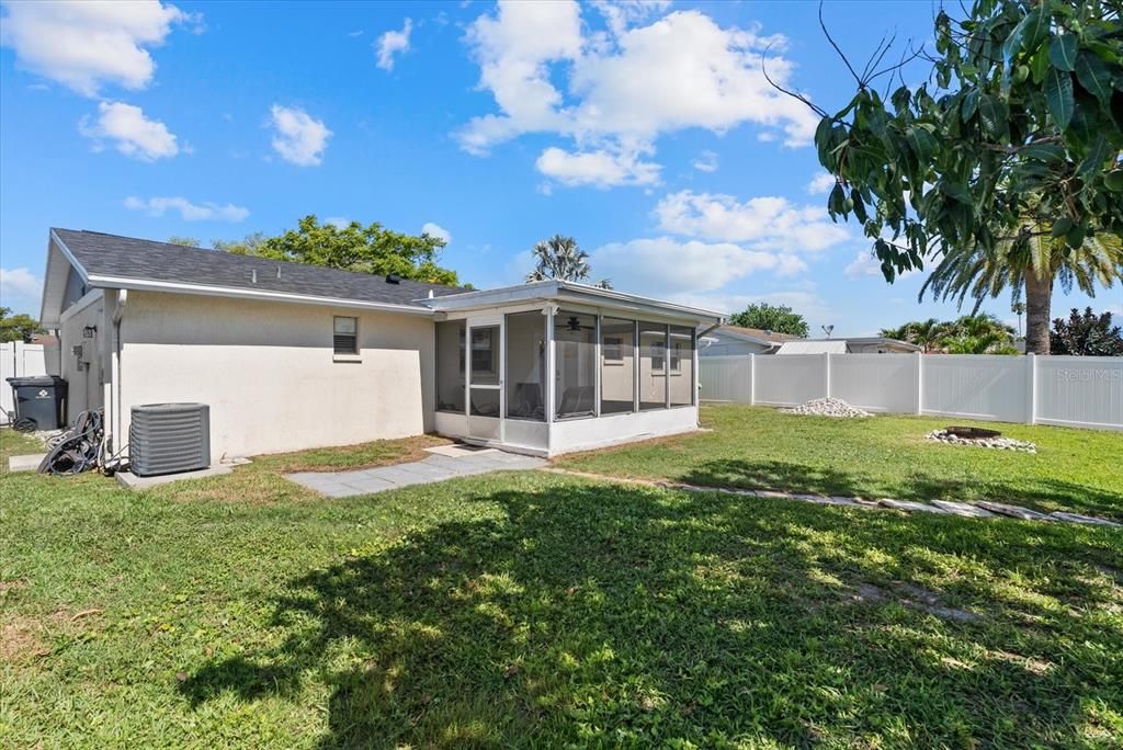 For Sale: $265,000 (2 beds, 2 baths, 1371 Square Feet)