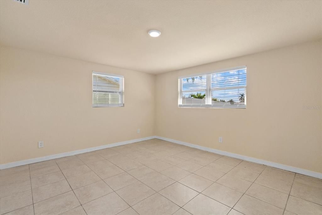 For Sale: $265,000 (2 beds, 2 baths, 1371 Square Feet)