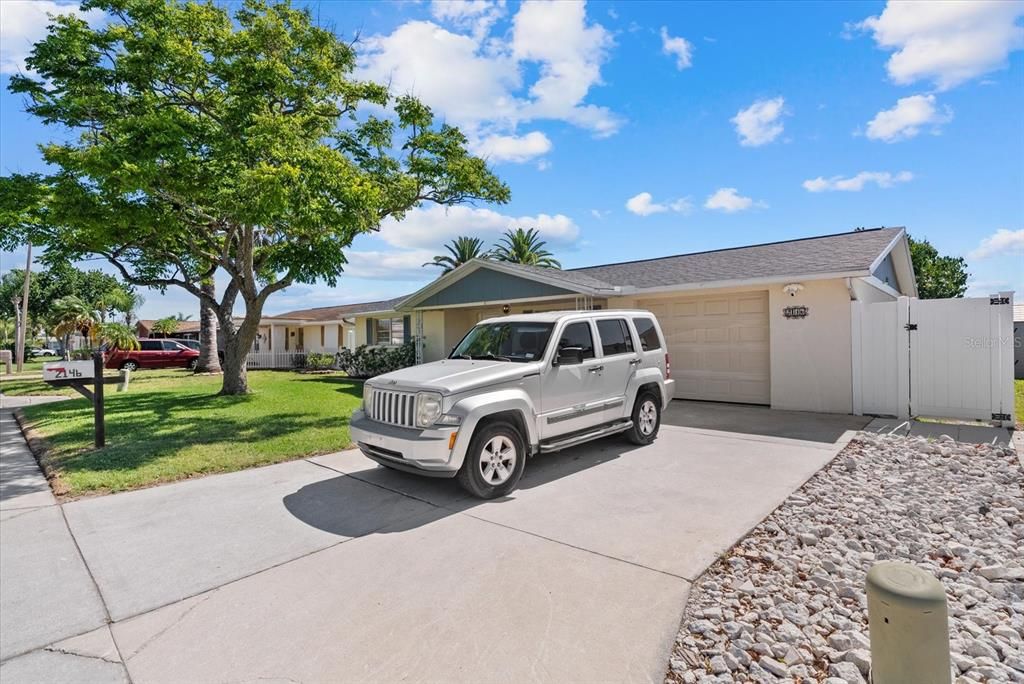 For Sale: $265,000 (2 beds, 2 baths, 1371 Square Feet)