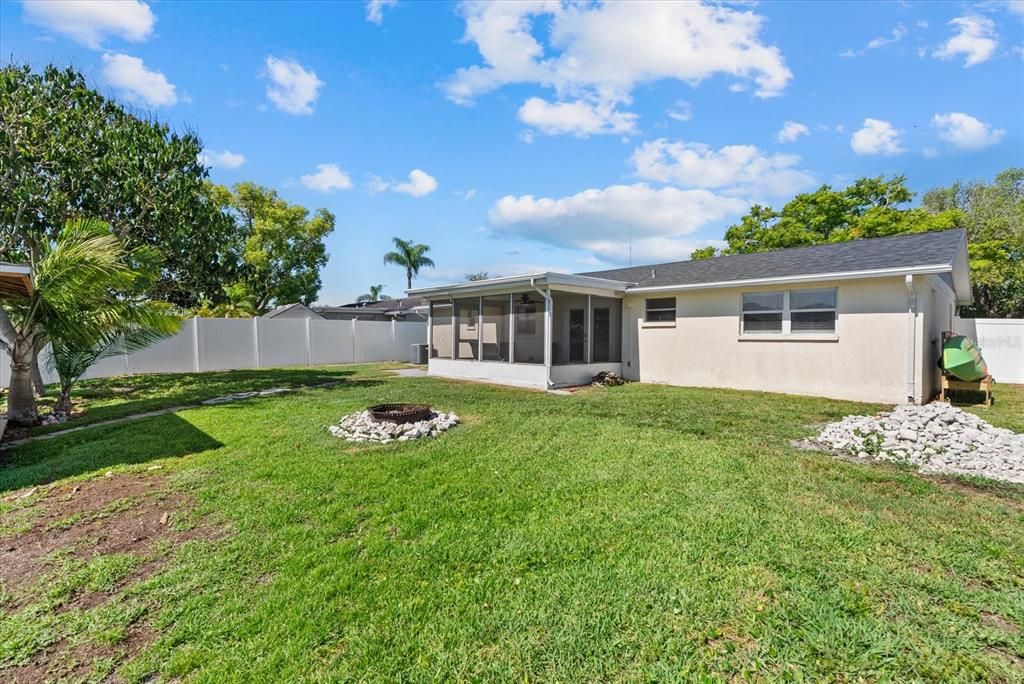 For Sale: $265,000 (2 beds, 2 baths, 1371 Square Feet)