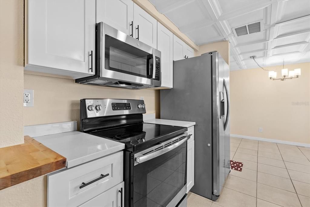 For Sale: $265,000 (2 beds, 2 baths, 1371 Square Feet)