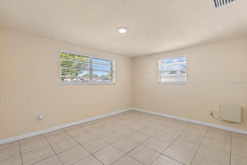 For Sale: $265,000 (2 beds, 2 baths, 1371 Square Feet)