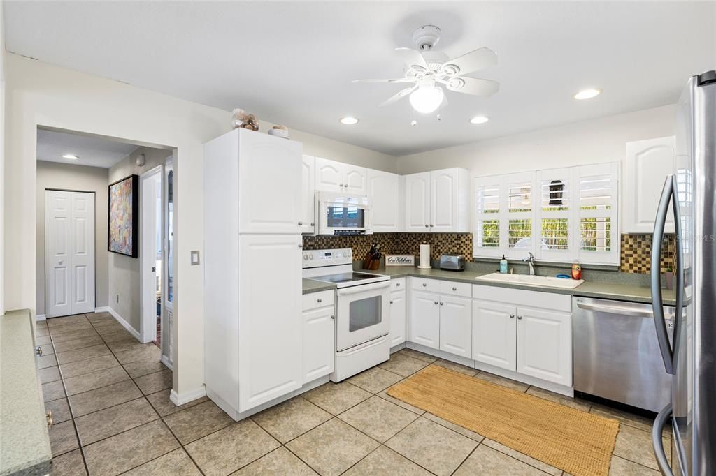 В аренду: $4,200 (2 спален, 2 ванн, 1230 Квадратных фут)