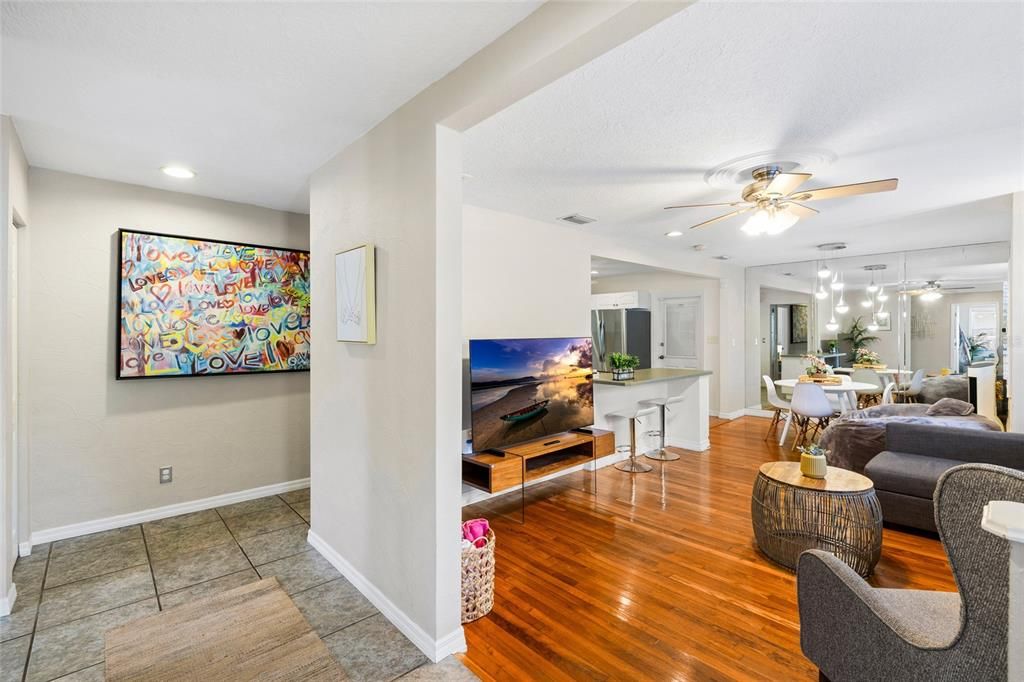 В аренду: $4,200 (2 спален, 2 ванн, 1230 Квадратных фут)