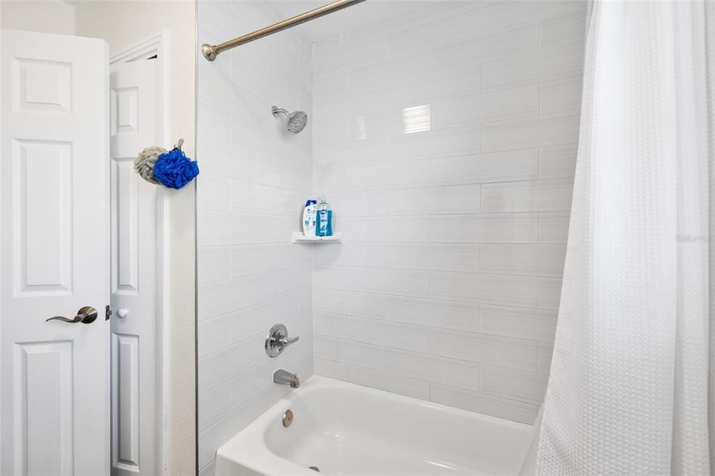 В аренду: $4,200 (2 спален, 2 ванн, 1230 Квадратных фут)