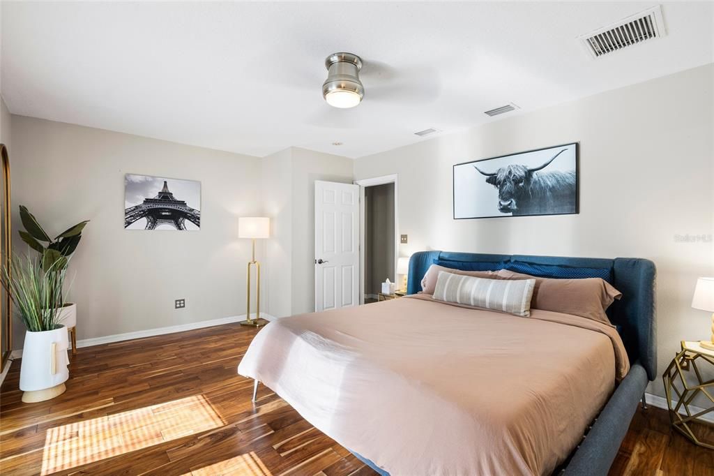 В аренду: $4,200 (2 спален, 2 ванн, 1230 Квадратных фут)