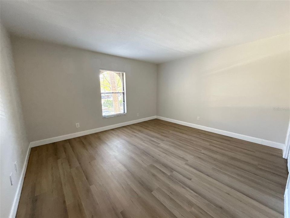 For Sale: $250,000 (2 beds, 2 baths, 1304 Square Feet)