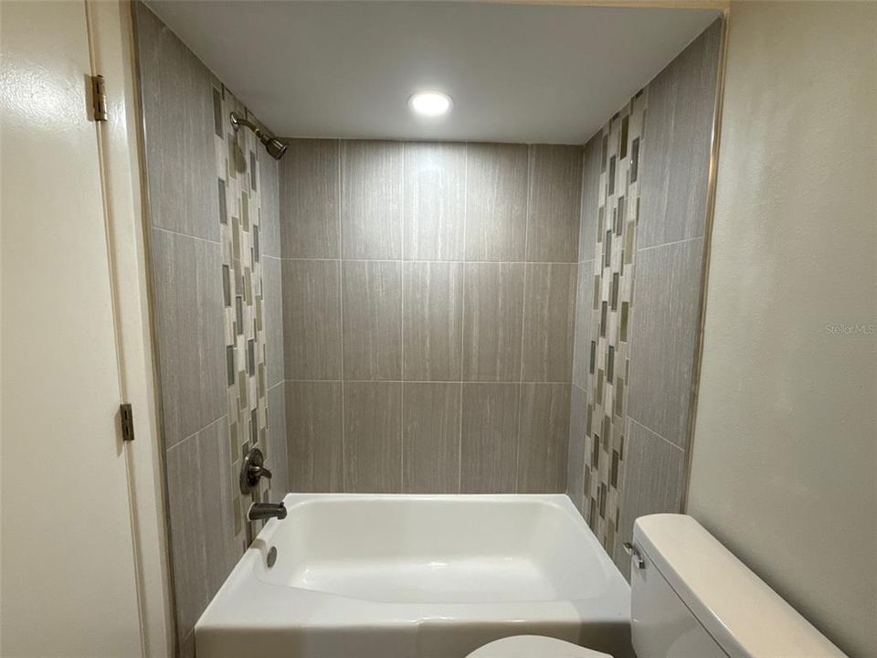 For Sale: $250,000 (2 beds, 2 baths, 1304 Square Feet)