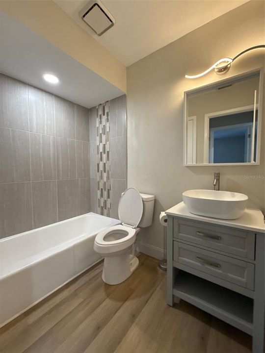 For Sale: $250,000 (2 beds, 2 baths, 1304 Square Feet)