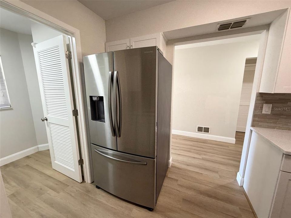 For Sale: $250,000 (2 beds, 2 baths, 1304 Square Feet)