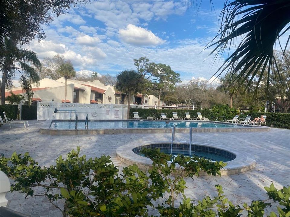 For Sale: $250,000 (2 beds, 2 baths, 1304 Square Feet)
