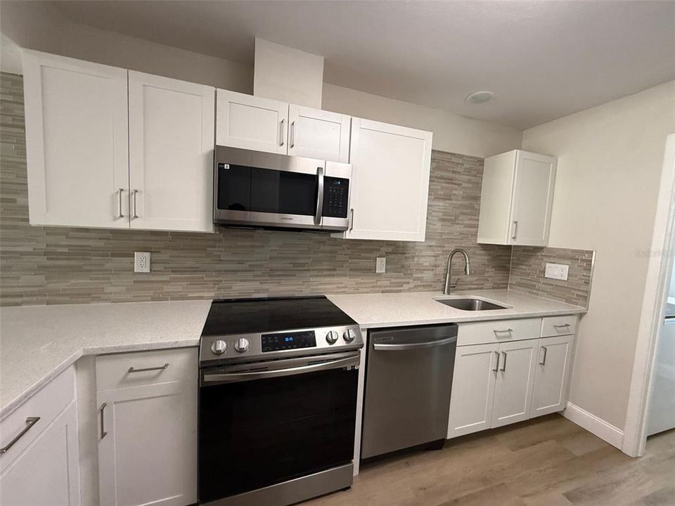 For Sale: $250,000 (2 beds, 2 baths, 1304 Square Feet)