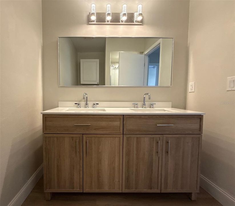 For Sale: $250,000 (2 beds, 2 baths, 1304 Square Feet)
