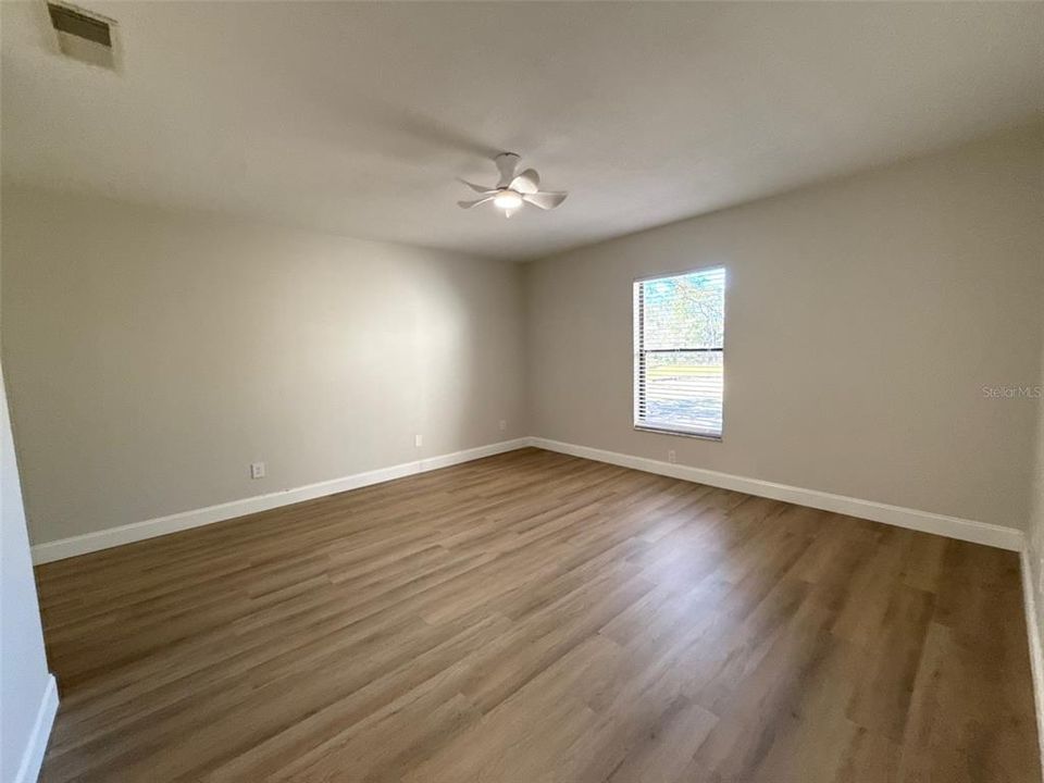 For Sale: $250,000 (2 beds, 2 baths, 1304 Square Feet)