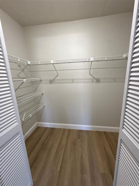 For Sale: $250,000 (2 beds, 2 baths, 1304 Square Feet)