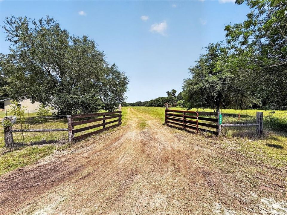 En Venta: $450,000 (7.77 acres)