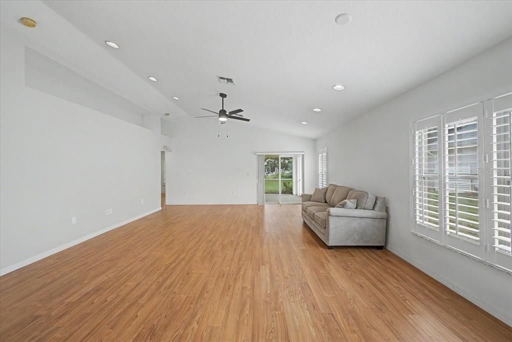 For Sale: $254,400 (2 beds, 2 baths, 1497 Square Feet)