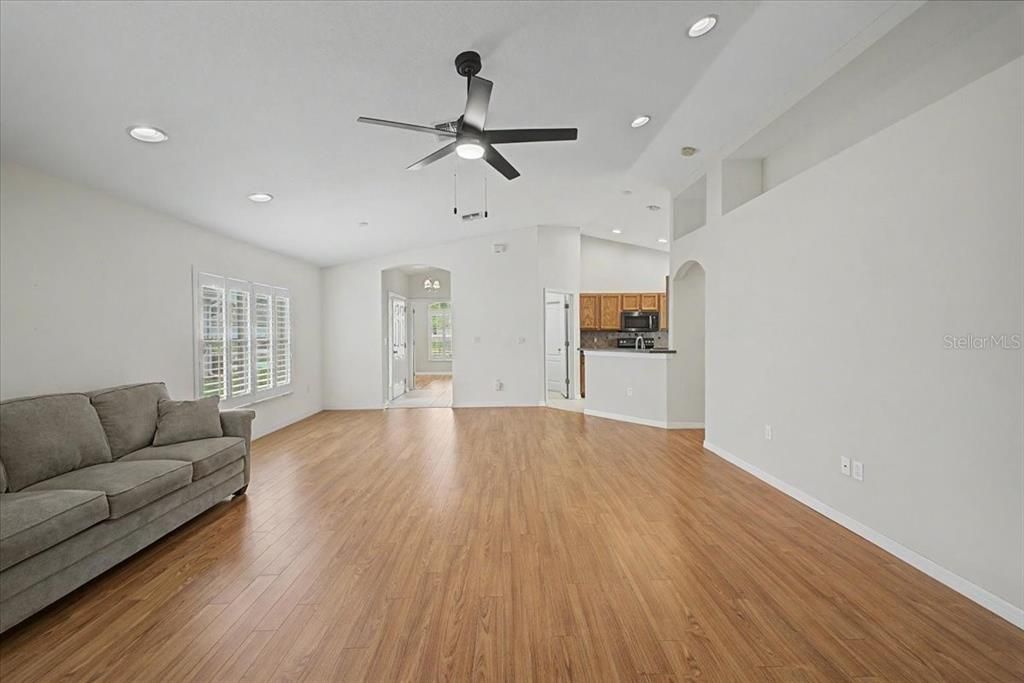 For Sale: $254,400 (2 beds, 2 baths, 1497 Square Feet)