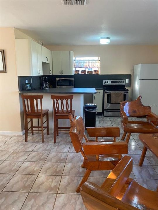 For Rent: $1,300 (1 beds, 1 baths, 800 Square Feet)