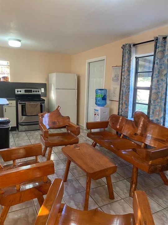 For Rent: $1,300 (1 beds, 1 baths, 800 Square Feet)