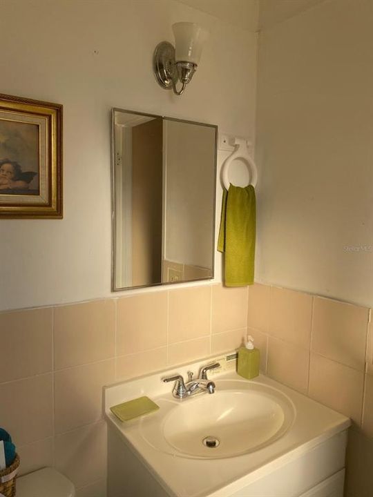 For Rent: $1,300 (1 beds, 1 baths, 800 Square Feet)