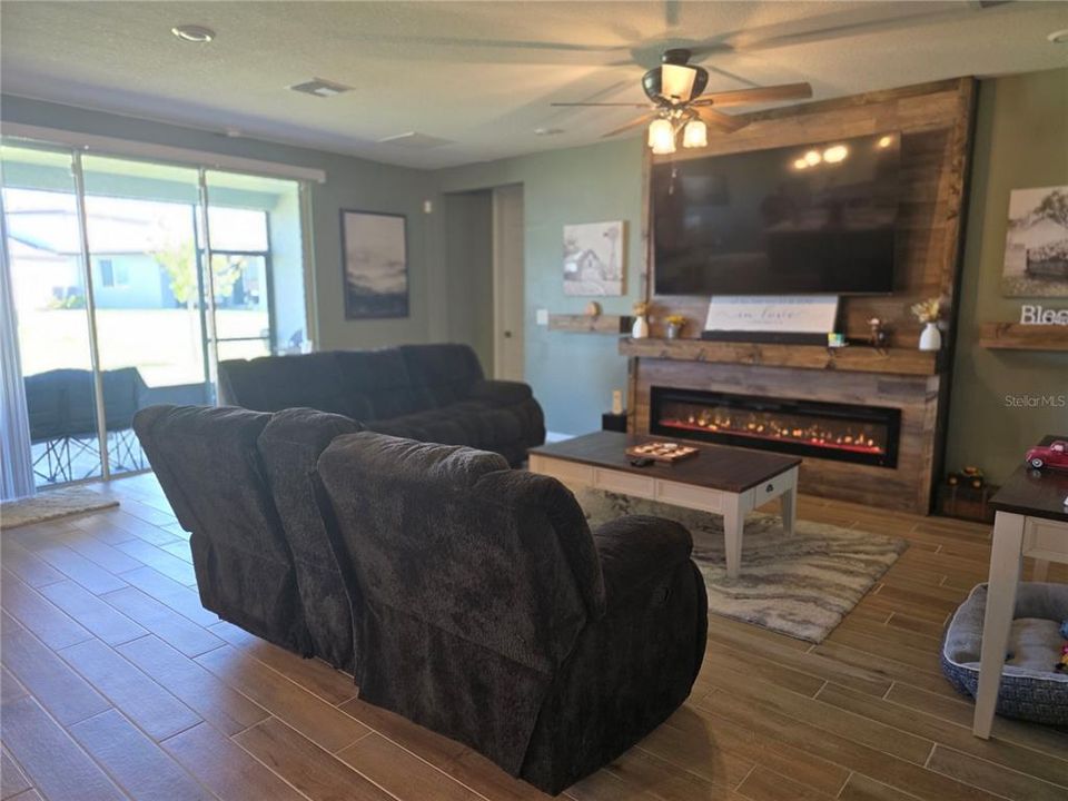 For Rent: $2,850 (4 beds, 3 baths, 2835 Square Feet)