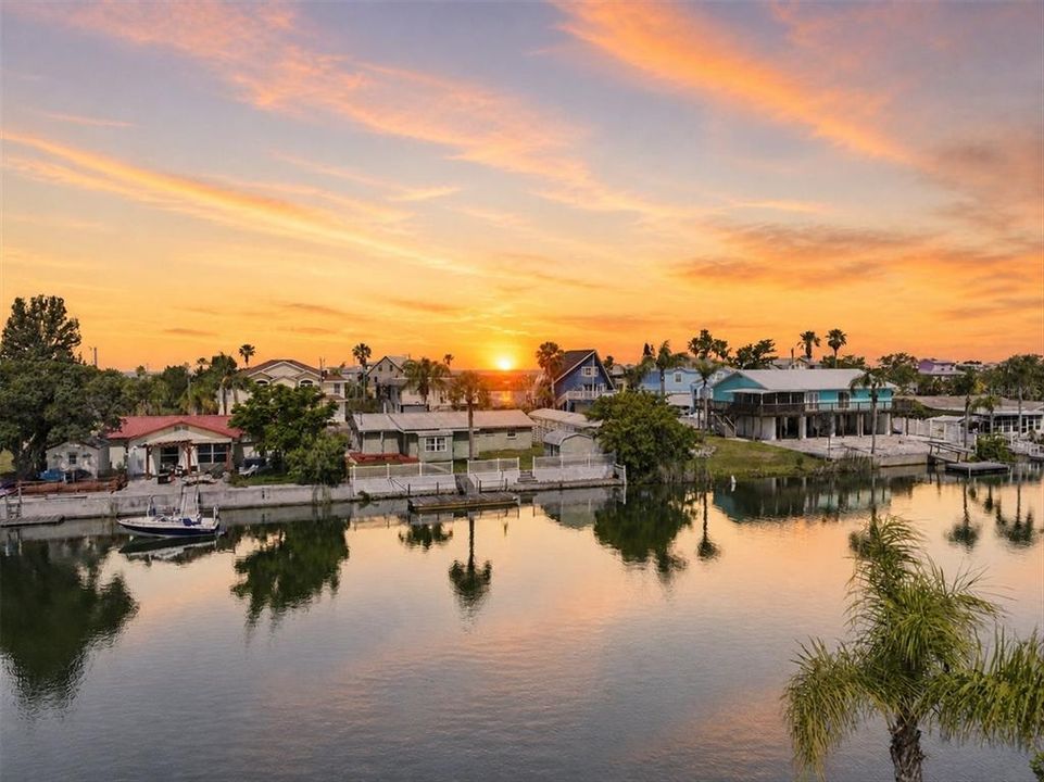 For Sale: $479,900 (2 beds, 2 baths, 1092 Square Feet)