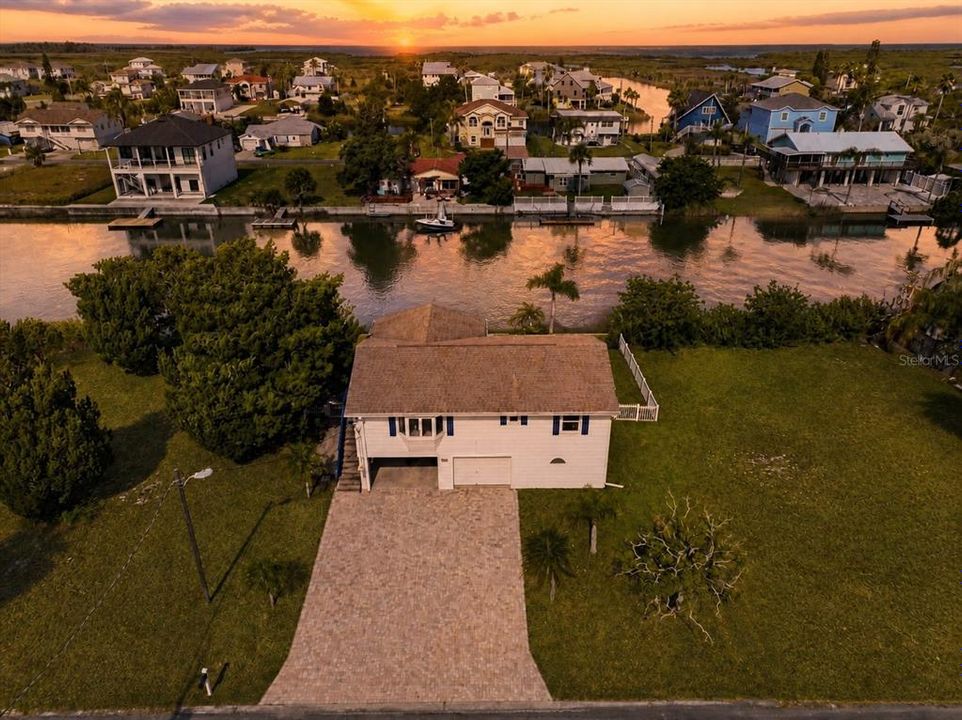 For Sale: $479,900 (2 beds, 2 baths, 1092 Square Feet)