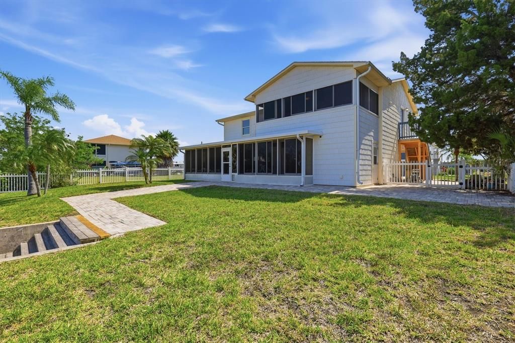 For Sale: $479,900 (2 beds, 2 baths, 1092 Square Feet)