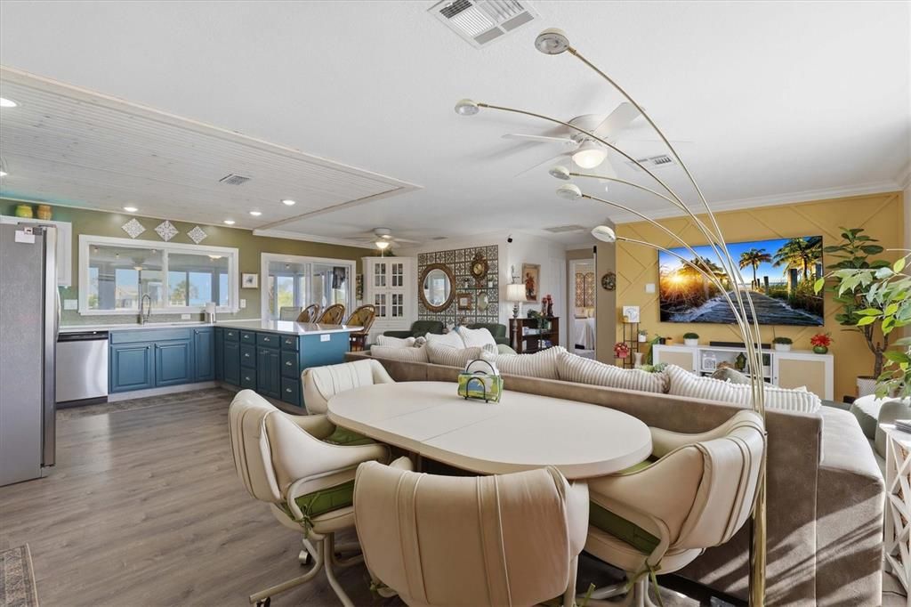 For Sale: $479,900 (2 beds, 2 baths, 1092 Square Feet)