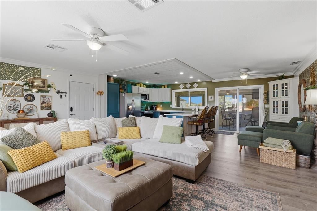 For Sale: $479,900 (2 beds, 2 baths, 1092 Square Feet)