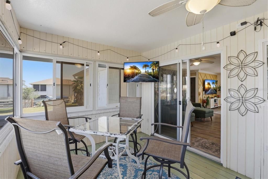For Sale: $479,900 (2 beds, 2 baths, 1092 Square Feet)